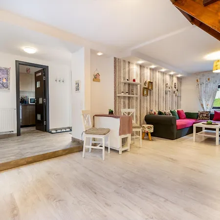 The Bucket - Rose Old Town House With Jacuzzi & Mountain View 빌라 *