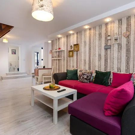 빌라 The Bucket - Rose Old Town House With Jacuzzi & Mountain View *