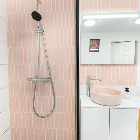 The Bucket - Rose Old Town House With Jacuzzi & Mountain View 빌라 *