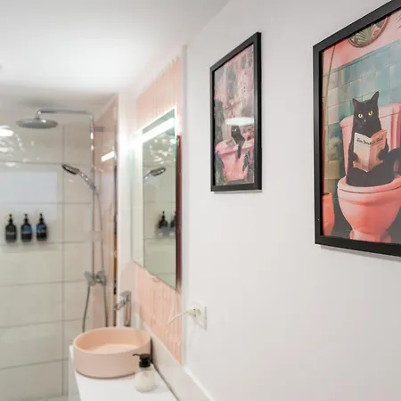 The Bucket - Rose Old Town House With Jacuzzi & Mountain View *