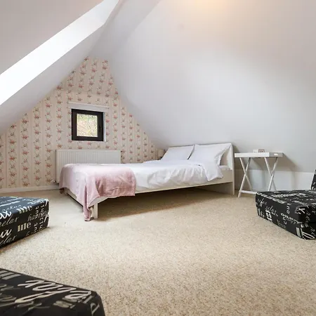 빌라 The Bucket - Rose Old Town House With Jacuzzi & Mountain View